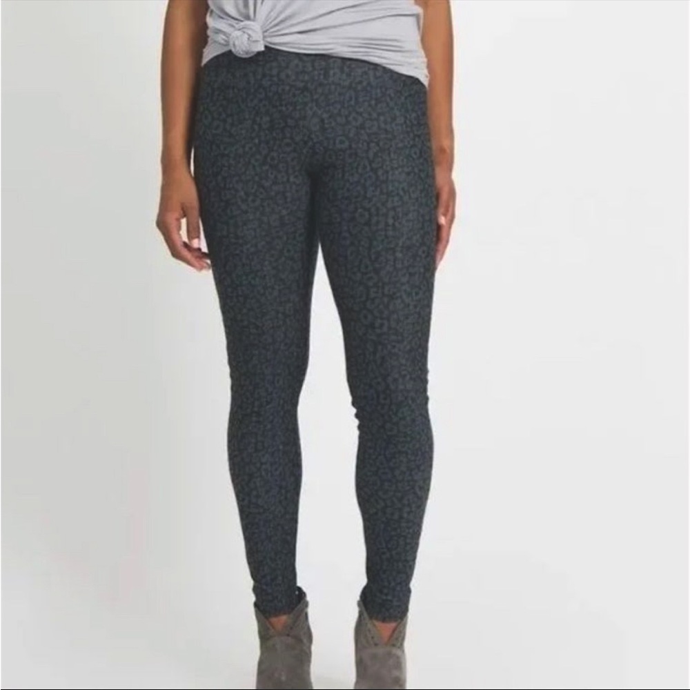 Agnes & Dora Animal Print Knit Jeggings